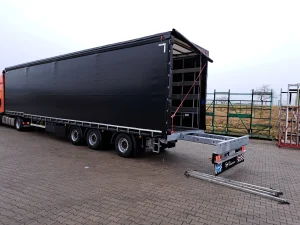 Transporte bis 16m Länge - Beladung des LKW